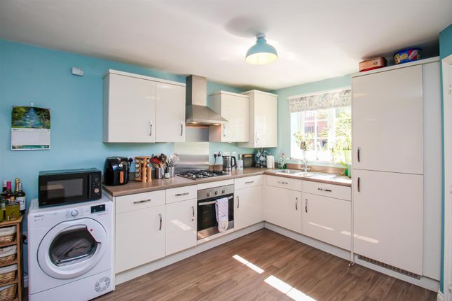 18, Calder Way, Wakefield photo 2