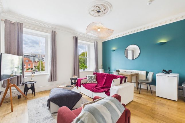 Flat 2, 12, Brunswick Square, Bristol photo 3