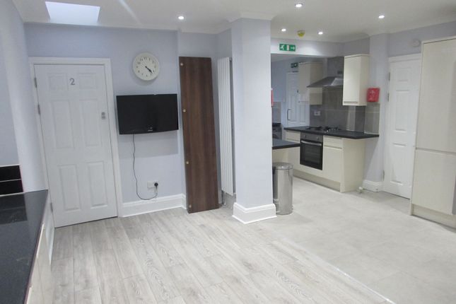 59, Ashurst Drive, Ilford photo 3