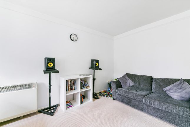 61, Dunnymans Road, Banstead photo 4
