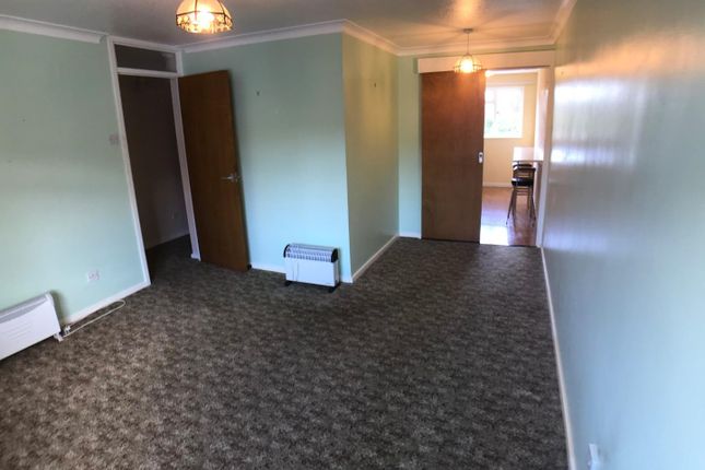 8, Adams Crescent, Torpoint photo 3