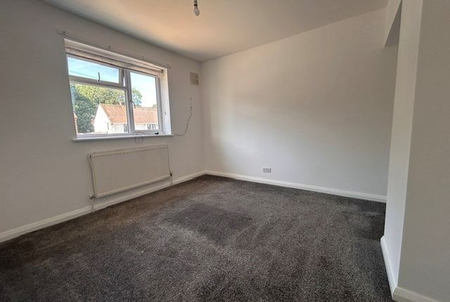 40, Luton photo 3