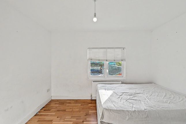 227B, Turners Hill, Cheshunt photo 5