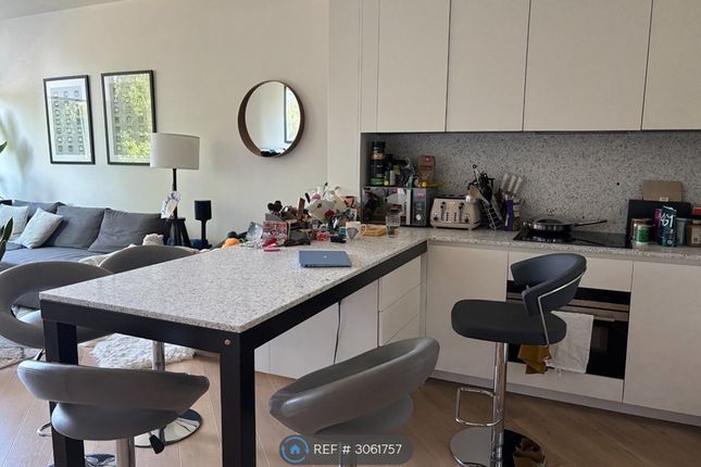 Apartment, Wood Crescent, London photo 2