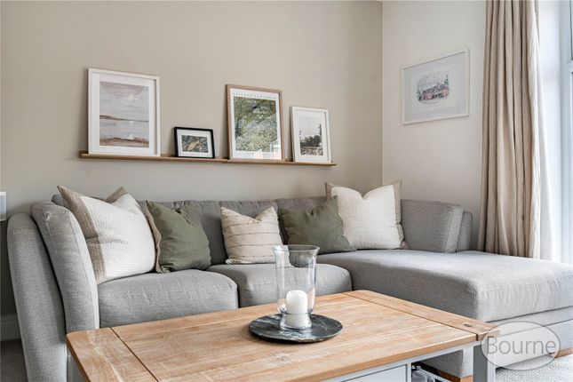2, Ridges Rise, Camberley photo 4