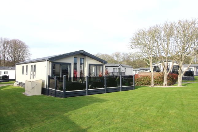 Mobile/park home for sale in Highcliffe Meadow, Hoburne Naish, Barton On Sea, Hampshire
