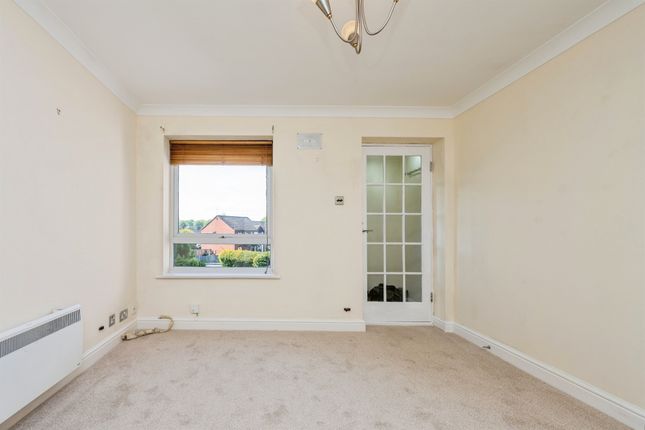 32, Hamble Close, Worcester photo 4
