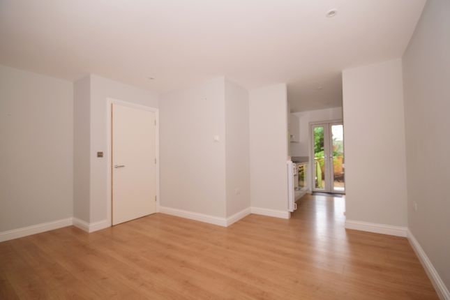 Flat to rent in Hillbury Road, Whyteleafe