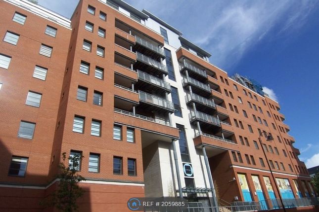 Flat to rent in The Quadrangle, Manchester