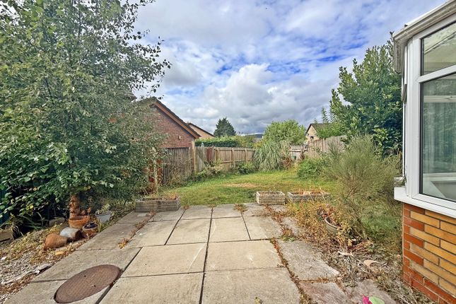 108, Manor Chase, Pontypridd photo 2