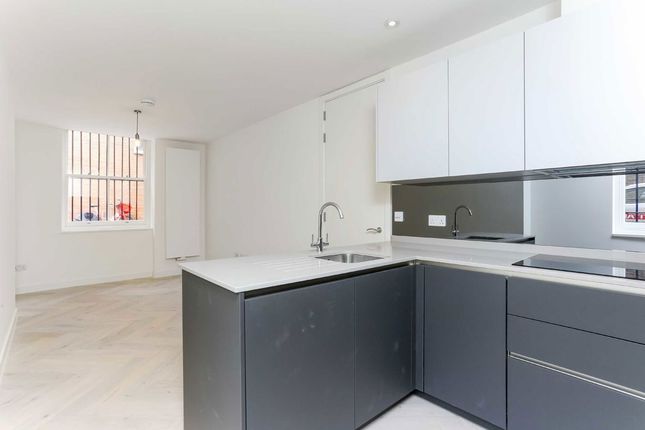 Flat 8, Morgan House, 1, Lily Place, London photo 4