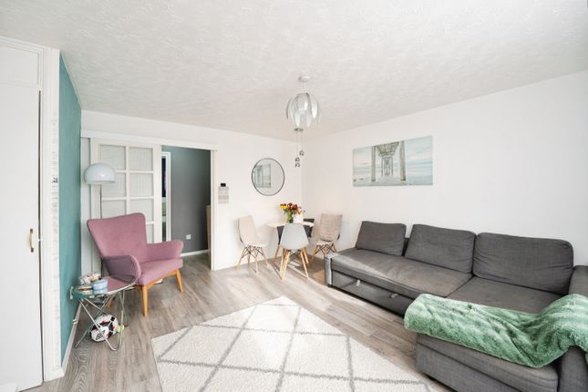 Flat 5/Branstone Court,, Linnet Way, Purfleet-on-Thames photo 3
