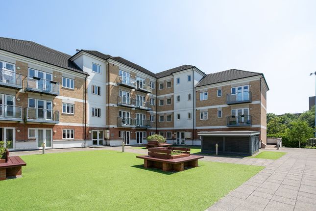 Flat to rent in Ley Farm Close, Watford, Hertfordshire