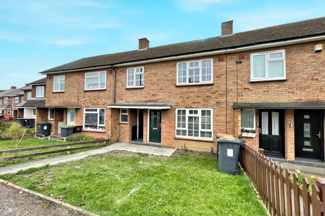 Terraced house to rent in Roundmead, Bedford