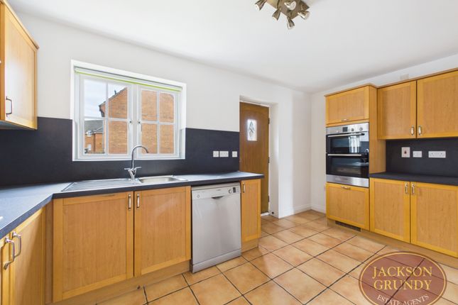 24, Snowshill Close, Daventry photo 3