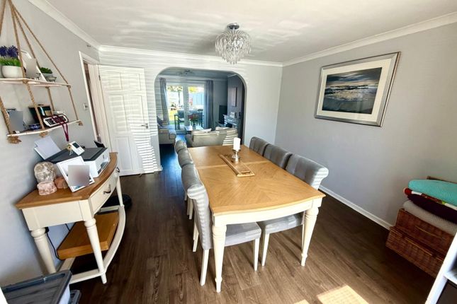24, Ashleigh Avenue, Egham photo 3