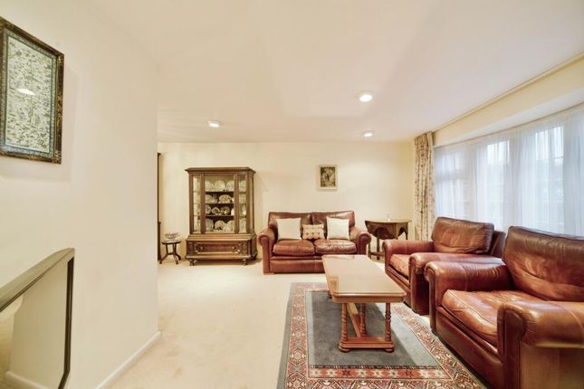 38, Temple Mead Close, Stanmore photo 3