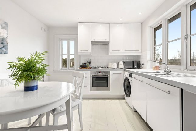Flat 4, 18, Macaulay Road, London photo 2