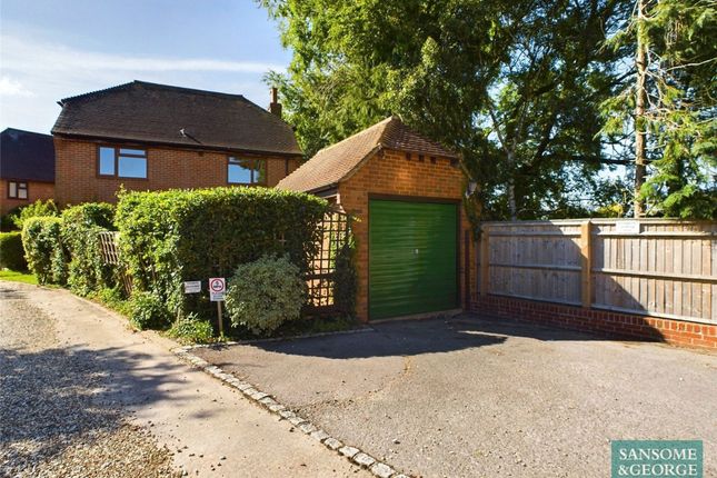 3-bed detached on Phoenix Court, Newbury, £400,000