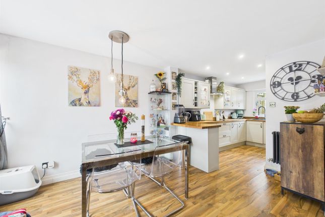 68, Queens Avenue, Ilfracombe photo 3