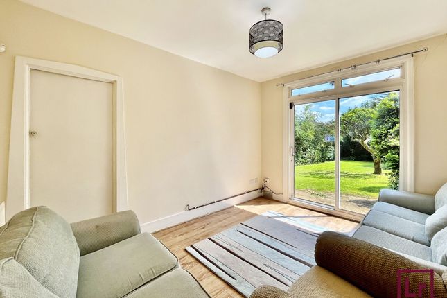 3 Athol Gardens, Pinner photo 3