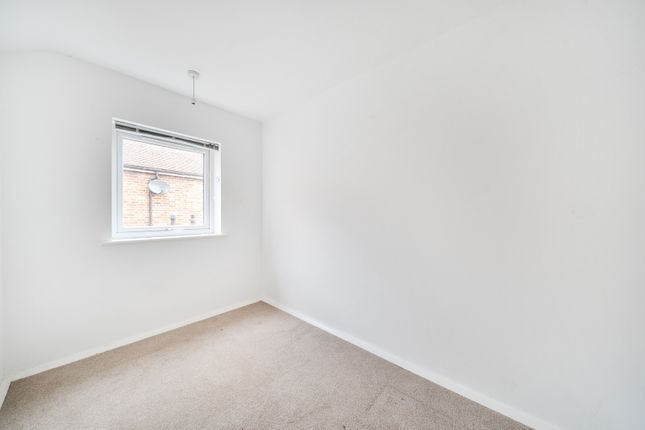 16, Bear Lane, Surrey photo 4