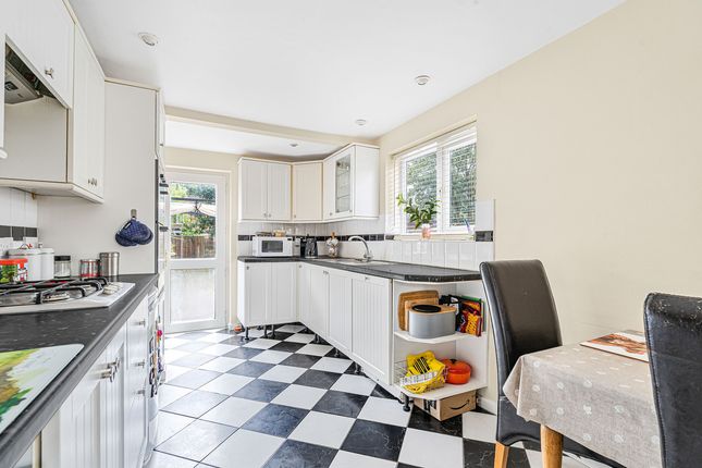 10, Millfield Avenue, Marsh Gibbon photo 4
