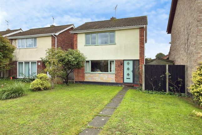 3-bed detached on Osprey Green, Lowestoft, £225,000