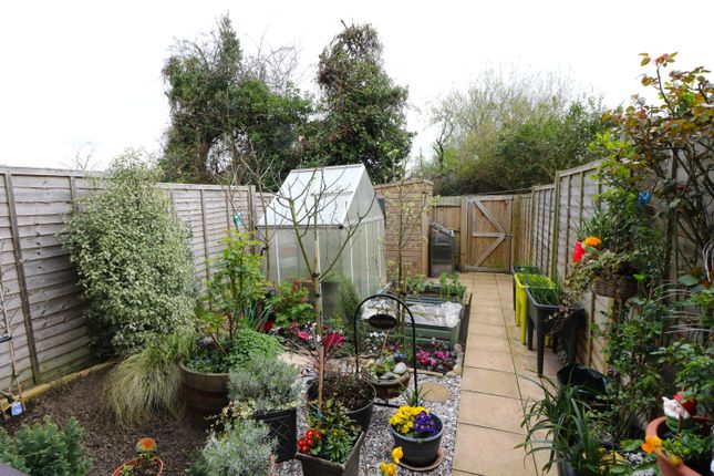 52 Alliss Gardens, Sandwich photo 3