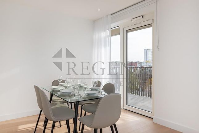 105, Lincoln Apartments, Fountain Park Way, London photo 4