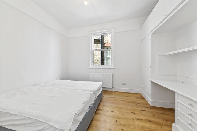 Flat for sale in Lawn Crescent, Kew, Surrey