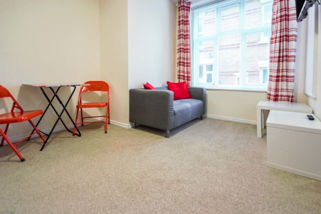Flat 4, 2 Carlton Road, Bournemouth photo 2