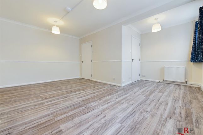 Flat to rent in Athens Gardens, Harrow Road, London