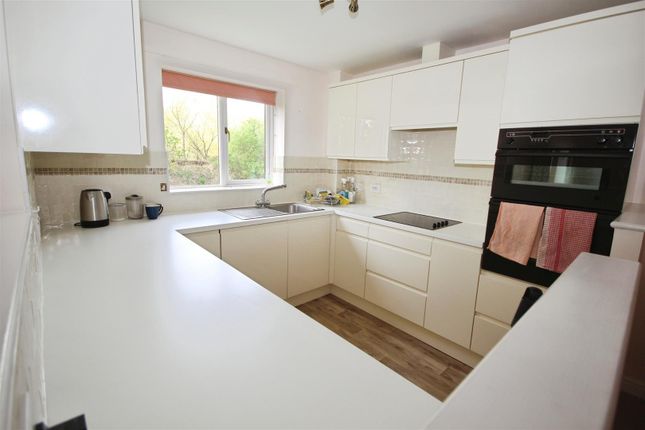 Flat 9, Old Silk Mill, Silk Lane, Twyford photo 3