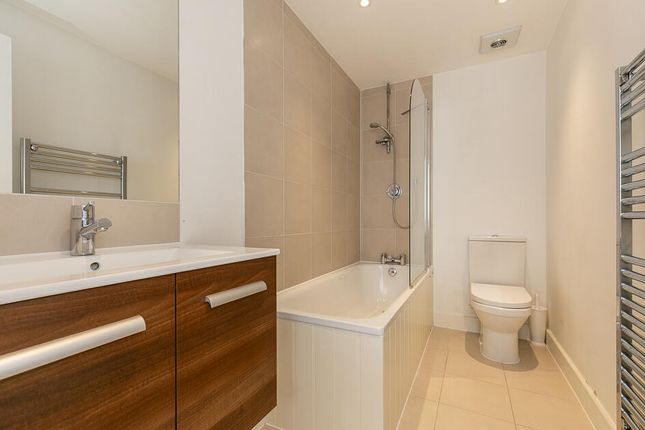 Flat 10, 47, Elm Park Gardens, London photo 4