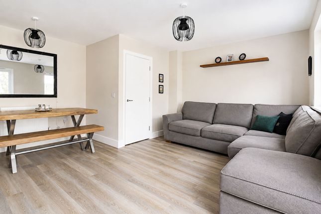 102 Kingsman Drive, Southampton photo 4