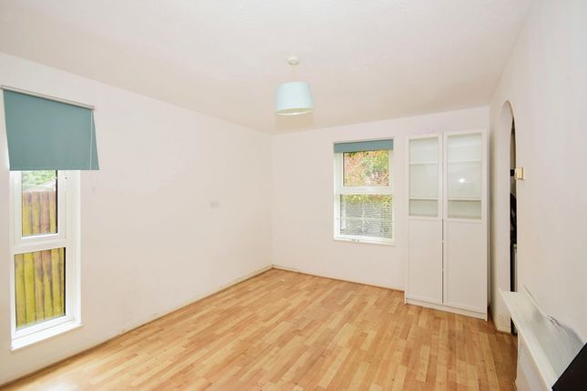 Thumbnail Studio to rent in Turnpike Lane, Sutton