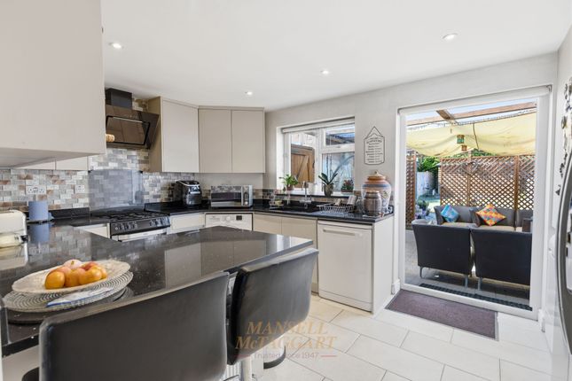 77 Stafford Road, Crawley photo 4