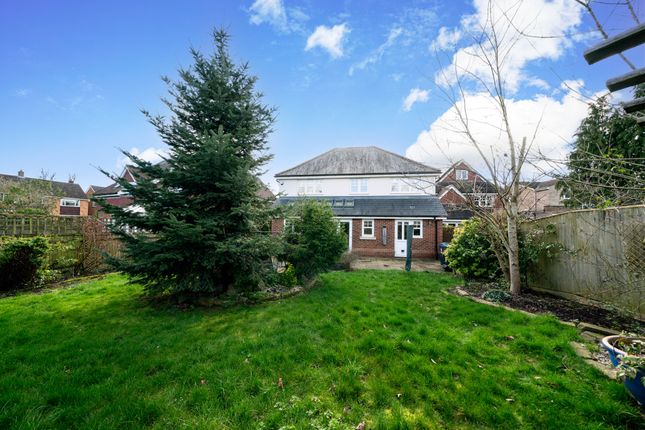 4 Ostlers Close, Hemel Hempstead photo 4