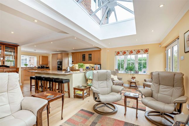 1, Heathfields, Newbury photo 5