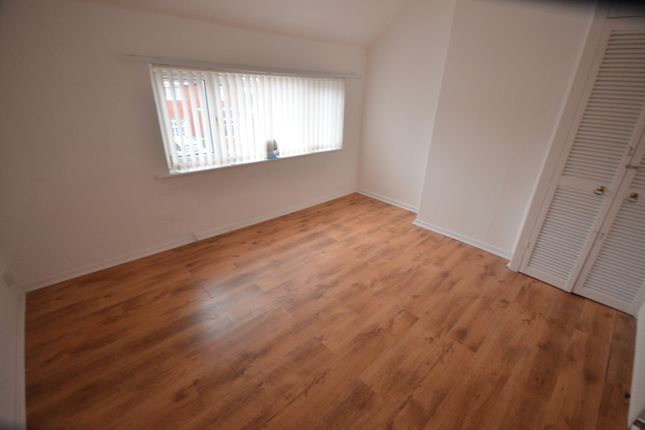 7, Helene Grove, Grimsby photo 5