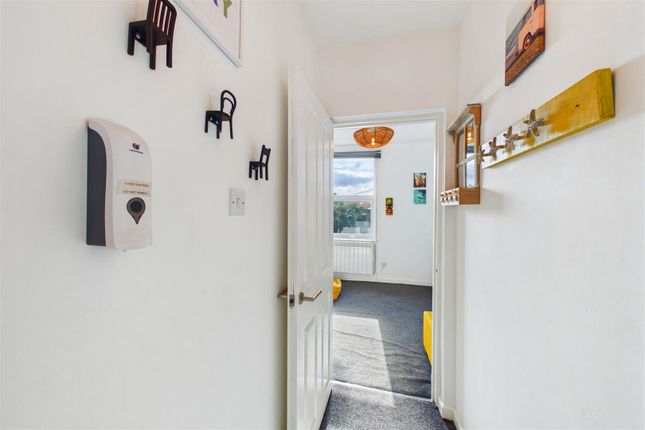 Flat 4, 8, Mayfield Road, Newquay photo 3