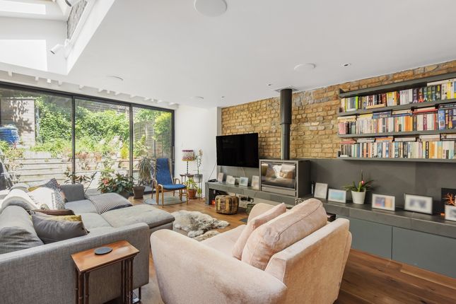 Thumbnail Detached house to rent in Gresley Road, London