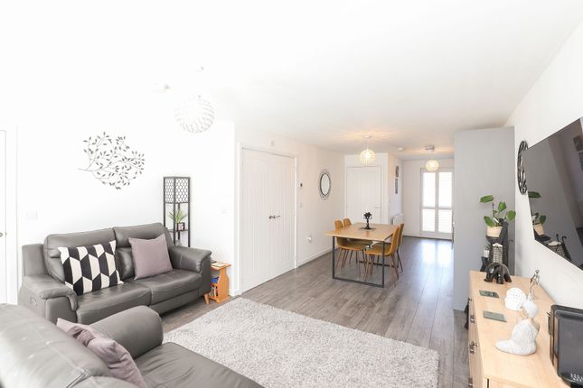 7 Tawny Drive, Sheffield photo 3