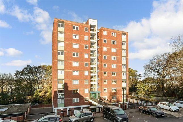 1-bed flat on Porchester Mead, Beckenham, £160,000