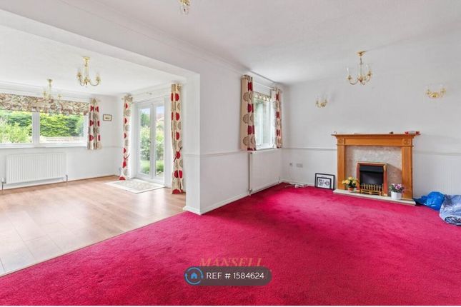 Kitsmead, Copthorne, Crawley photo 4