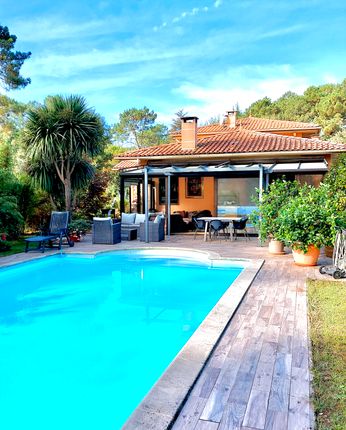 Villa for sale in Quiet &amp; Residential, Near Hossegor Beaches &amp; Shops, Seignosse, Soustons, Dax, Landes, Aquitaine, France