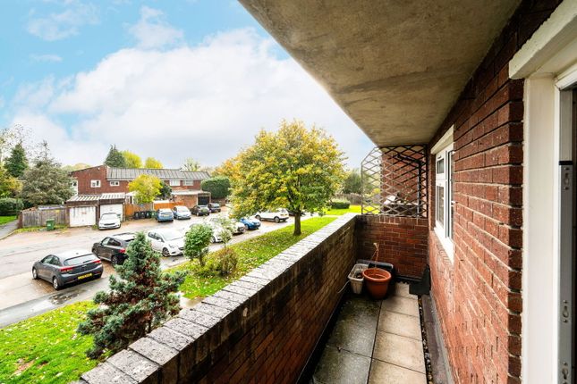 124, Hazelmere Close, Leatherhead photo 4