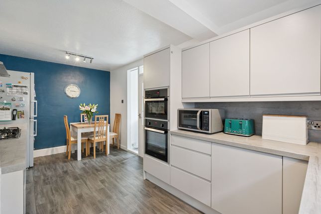 3 Touchhill Crescent, Stirling photo 4