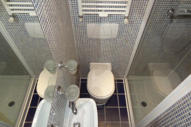 Flat 5, 39 Gloucester Street, London photo 5